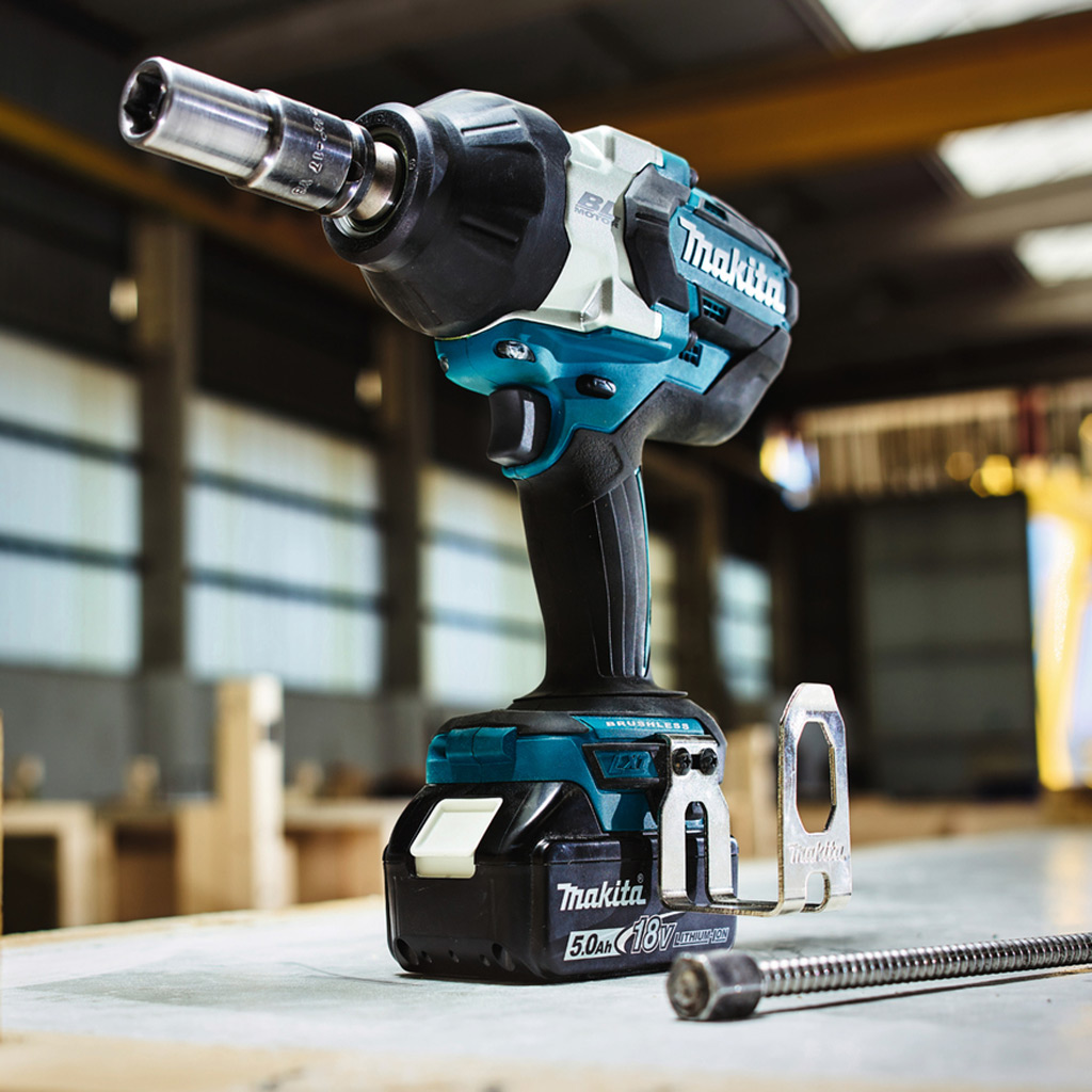 Makita DTW1002RTJ Avvitatore ad impulsi 18V 4