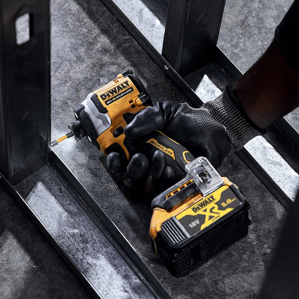 DeWALT DCF850P2T QW Avvitatore impulsi compatto XR 18V Alluminio
